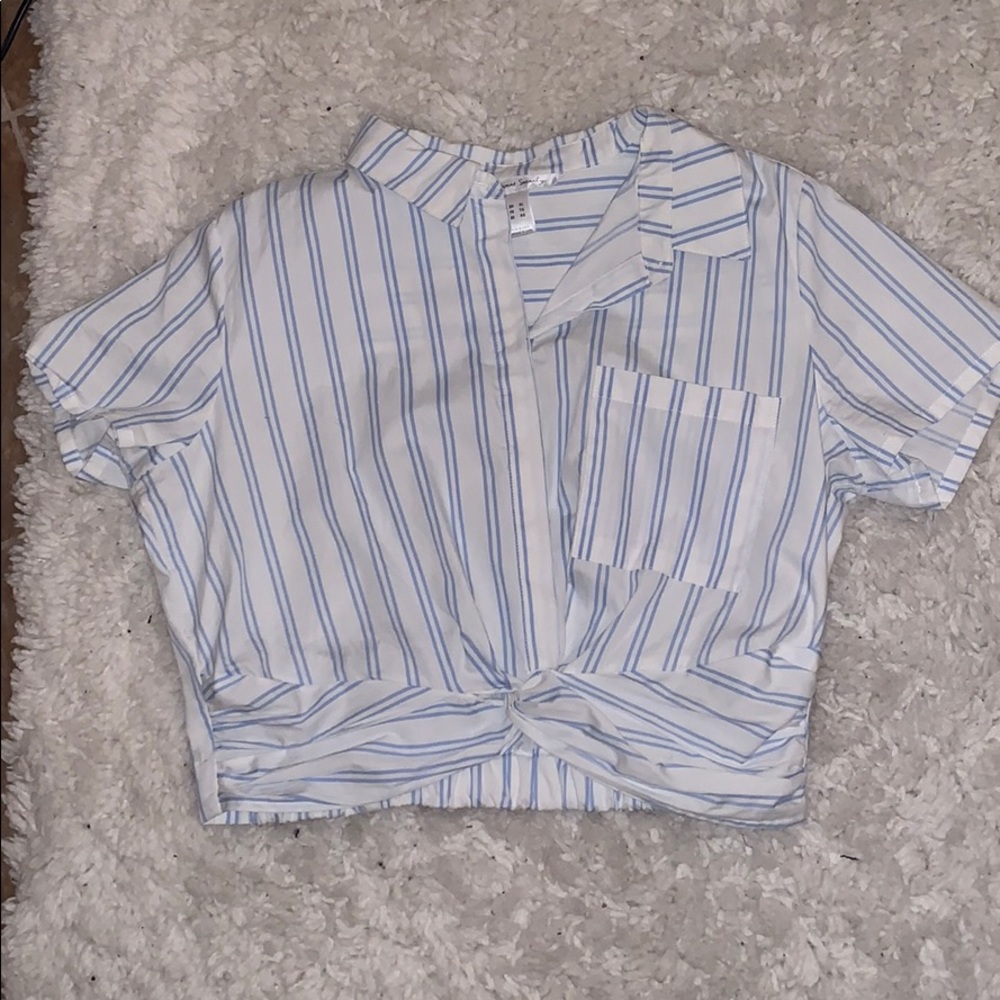 collared striped short sleeve shirt